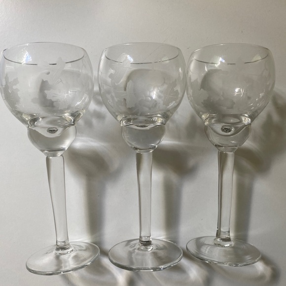 3 Cordial Liqueur Glasses Vintage Etched Clear  Glass Grapes Leaves - Picture 2 of 4